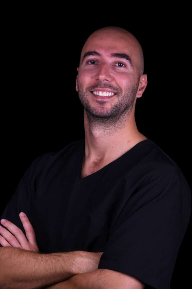 Retrato del Dr. Pedro Osta, CEO de International Dental Centre